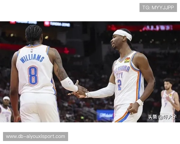 杰伦·威廉姆斯半场爆发击溃巴特勒防线