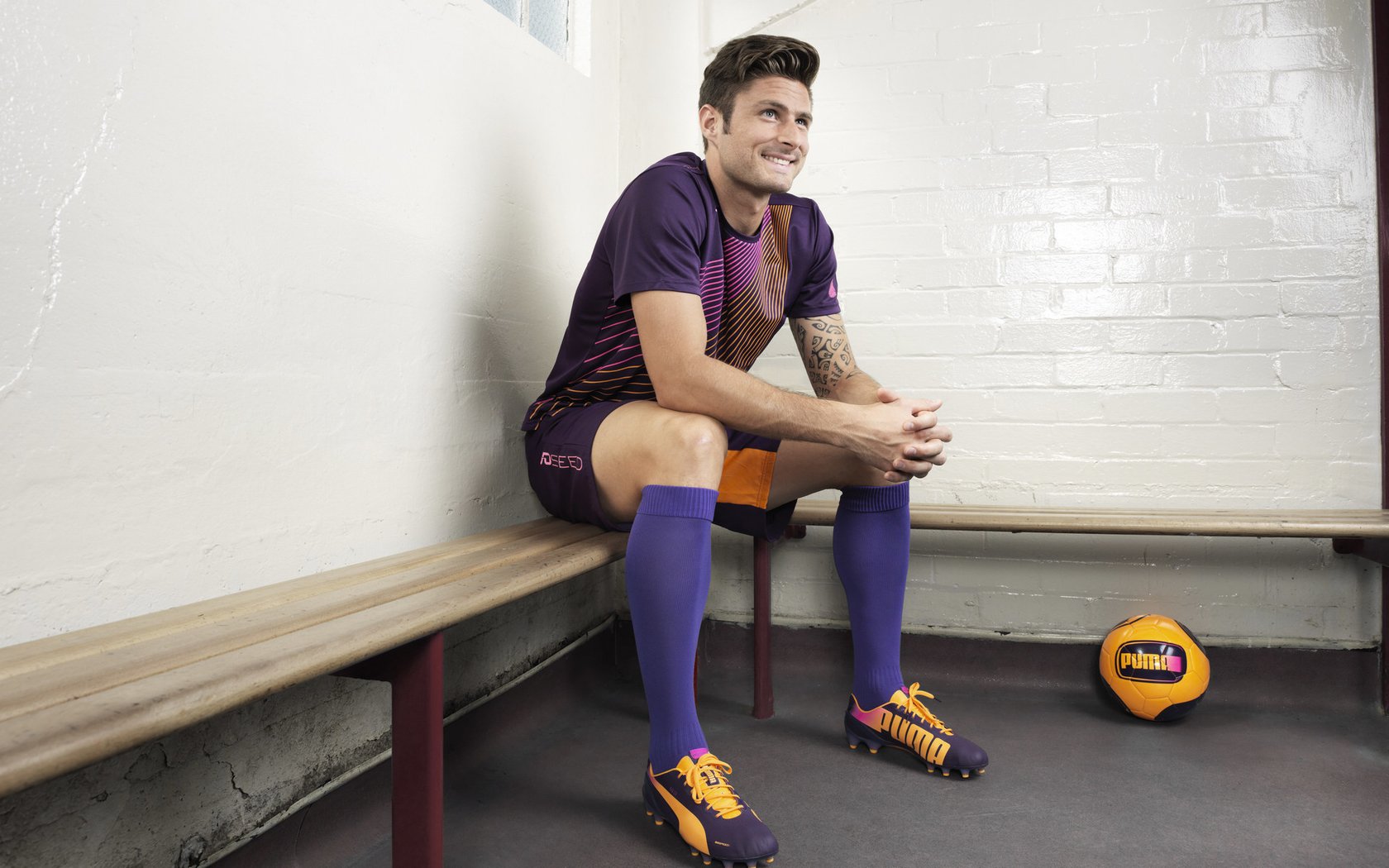 “短柄墙球:高新区全民健身馆,挑战传统,赛场不仅仅是力量的角逐”